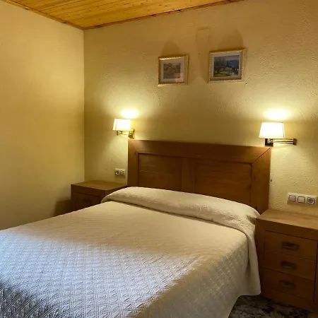 Rural Cal Amadeu Hotel *